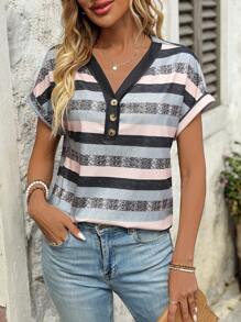 EMERY ROSE Camiseta con manga de murciélago y botones con estampado a rayas, camiseta gráfica para mujeres