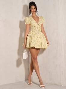 SHEIN BAE 纯色褶皱胸围蕾丝花边吊带连衣裙，带有碎花印花，女士夏季服装/春季服装/情人节服装/狂欢节/海滩度假服装，女士柔和色调连衣裙