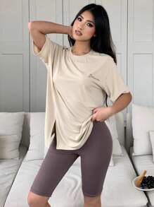 DAZY 2 件套女士字母印花宽松短袖上衣和修身短裤睡衣套装 - 杏色 - 查看 8
