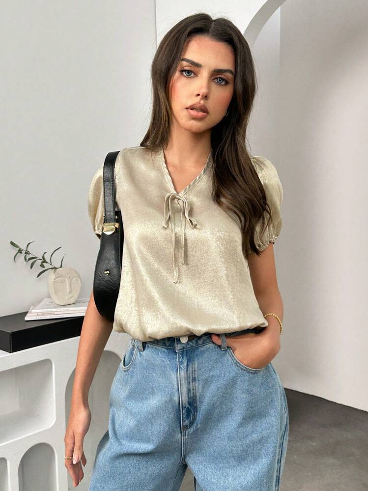 SHEIN Unity بلوزة نسائية صيفية ذات أكمام منتفخة مع ربطة أمامية، لون سادة - الذهبي - مشاهدة 3