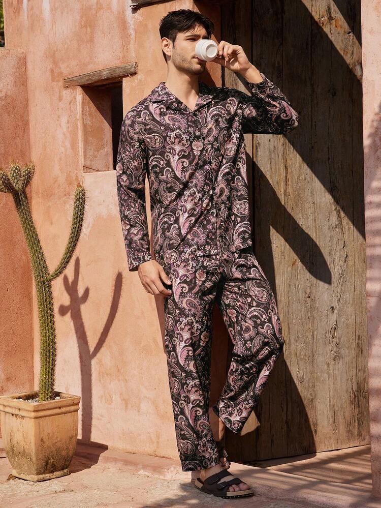 Manfinity ChillVibe 男士前扣长袖印花简约上衣和长裤睡衣套装 - 鏽棕色 - 查看 3
