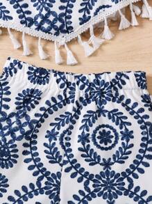 Conjunto de 2 piezas con top de tirantes y shorts con estampado integral y flecos para niña casual