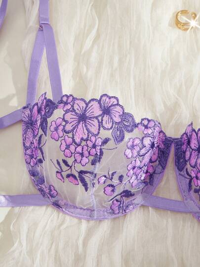 Pieces Women Geborduurde Bloemen Strap Lingerie Set view 3