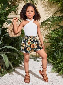 年轻女孩碎花编织休闲短裤