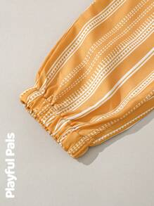 SHEIN 2 件装幼儿男童休闲可爱卡通动物印花短袖 T 恤和条纹松紧腰裤套装 - 卡其色 - 查看 5