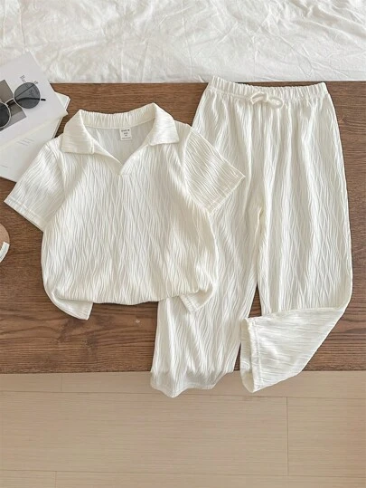 SHEIN LMoss Kids 2 Paquetes de Conjunto de camiseta tipo polo y pantalones de niños pequeños de estilo casual deportivo retro, de tela texturizada, adecuado para atuendos de niños, ropa de niños pequeños de vuelta al colegio, apropiado para fiestas de cumpleaños, fiestas de noche, actuaciones, bodas, bautizos, ceremonias de apertura, uso diario, para la escuela, para viajes, para deportes, para primavera y verano.