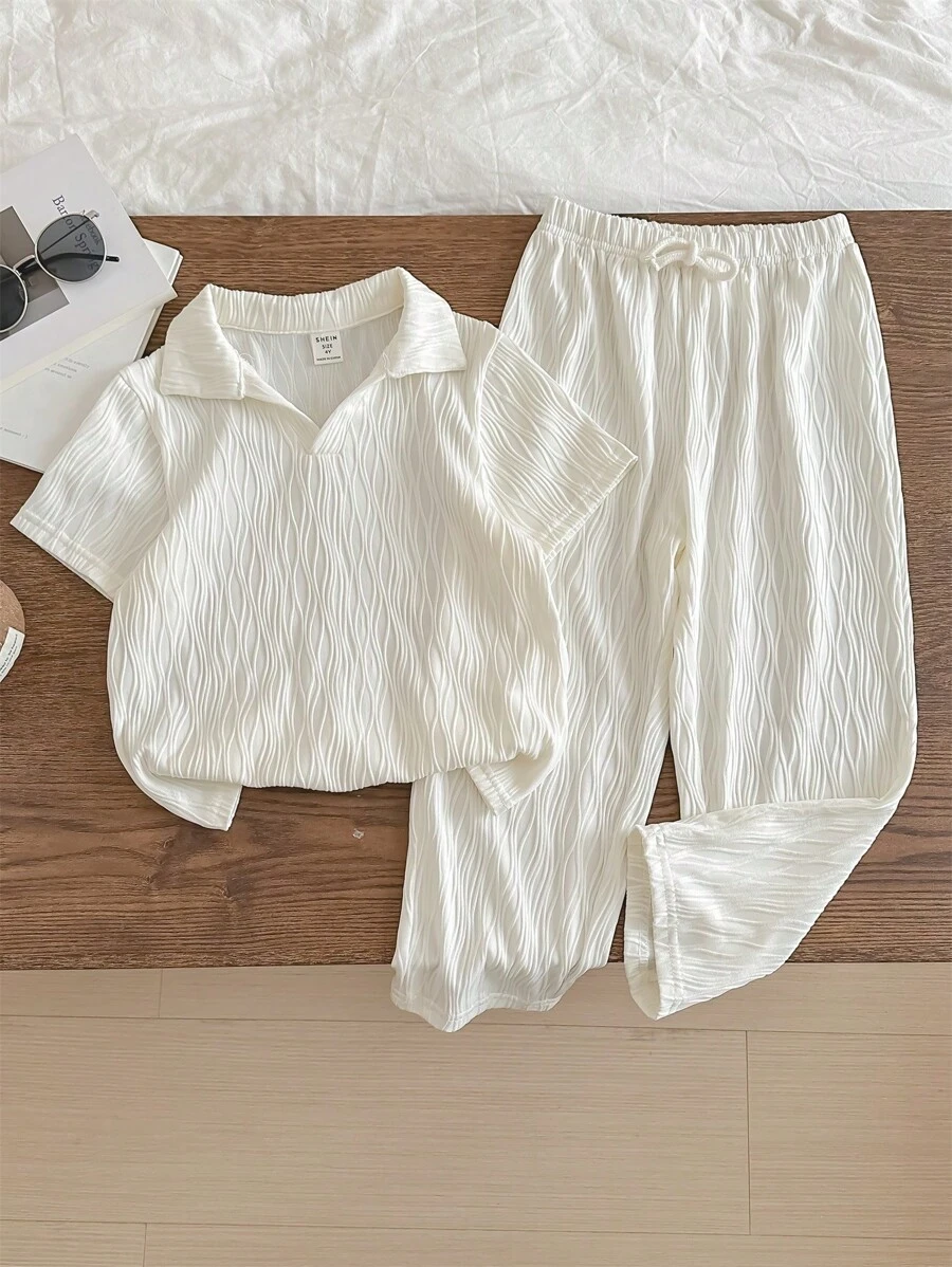 SHEIN LMoss Kids 2 件装 男童休闲运动学院复古纹理面料翻领 T 恤和裤子套装 适合儿童服装 男童服装 返校男孩套装 适合生日派对、晚会、表演、婚礼、洗礼、开幕式 日常 适合日常使用 适合上学 适合旅行 适合运动 适合服装 适合春夏季节 - 白色 - 查看 1