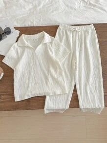 SHEIN LMoss Kids 2 件装 男童休闲运动学院复古纹理面料翻领 T 恤和裤子套装 适合儿童服装 男童服装 返校男孩套装 适合生日派对、晚会、表演、婚礼、洗礼、开幕式 日常 适合日常使用 适合上学 适合旅行 适合运动 适合服装 适合春夏季节 - 白色 - 查看 2