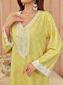 Al Najma 纯色 V 领长袖简约阿拉伯长裙，朴素的卡夫坦