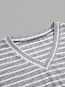 SHEIN Top ajustado de manga corta con escote en V para maternidad, uso casual diario - Blanco y Negro - Ver 11