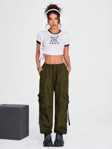 SHEIN EZwear Coolane Streetwear Blokecore Casual Flap Pocket Buckle Tape Cargo Pants With Chain