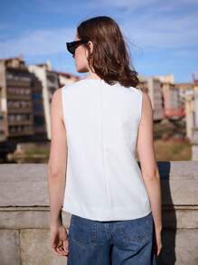 Maija 新款春夏白色金属蝴蝶结编织无袖衬衫，都市、现代、优雅，适合休闲、通勤、度假、节日、派对、婚礼、约会、音乐节，波西米亚 90 年代风格