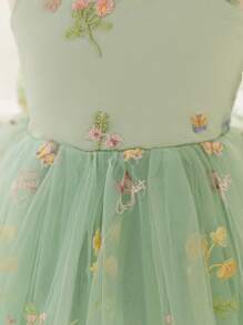 SHEIN Glamorique Kids Váy dự tiệc cưới cho bé gái trẻ Váy dự tiệc sinh nhật Váy dự tiệc cưới cho bé gái Dây đeo lưới màu xanh lá cây Nơ phía trước Váy bồng lưới thêu Người dẫn chương trình biểu diễn sân khấu Tham dự tiệc hoặc sân khấu đặc biệt Chụp ảnh nghệ thuật để trông tự nhiên và đẹp hơn Mặc thường xuyên trong bốn mùa - màu xanh lá - Xem 4