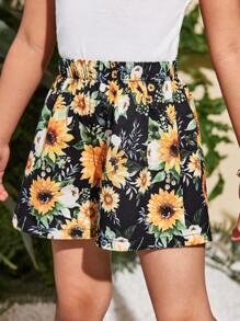 年轻女孩碎花编织休闲短裤