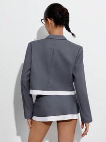 Femmeiva Setelan 2 Potong Jaket Blazer dan Rok Mini Gaya Retro Kampus untuk Wanita dengan Detail Kontras di Bagian Bawah, Pakaian Musim Gugur Ukuran Besar untuk Wanita - Grey - View 2