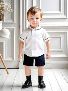 SHEIN 2 件套男婴休闲彼得潘领撞色短袖衬衫和松紧腰短裤套装，适合生日派对、洗礼、1 岁生日庆祝、晚会、表演、婚礼、婴儿洗礼、春夏装 - 藍色 - 查看 9