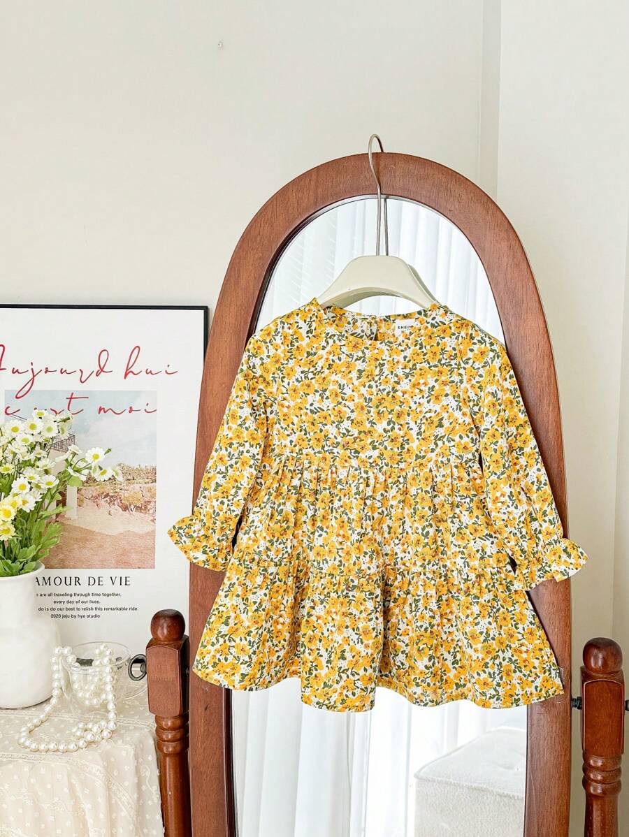 SHEIN LMoss Kids LMoss 女婴可爱甜美碎花荷叶边长袖连衣裙