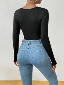 Chiquease Bodyduit ajustado y sexy de unicolor con lentejuelas, cuello escote corazón profundo y manga larga para mujeres - Negro - Ver 2