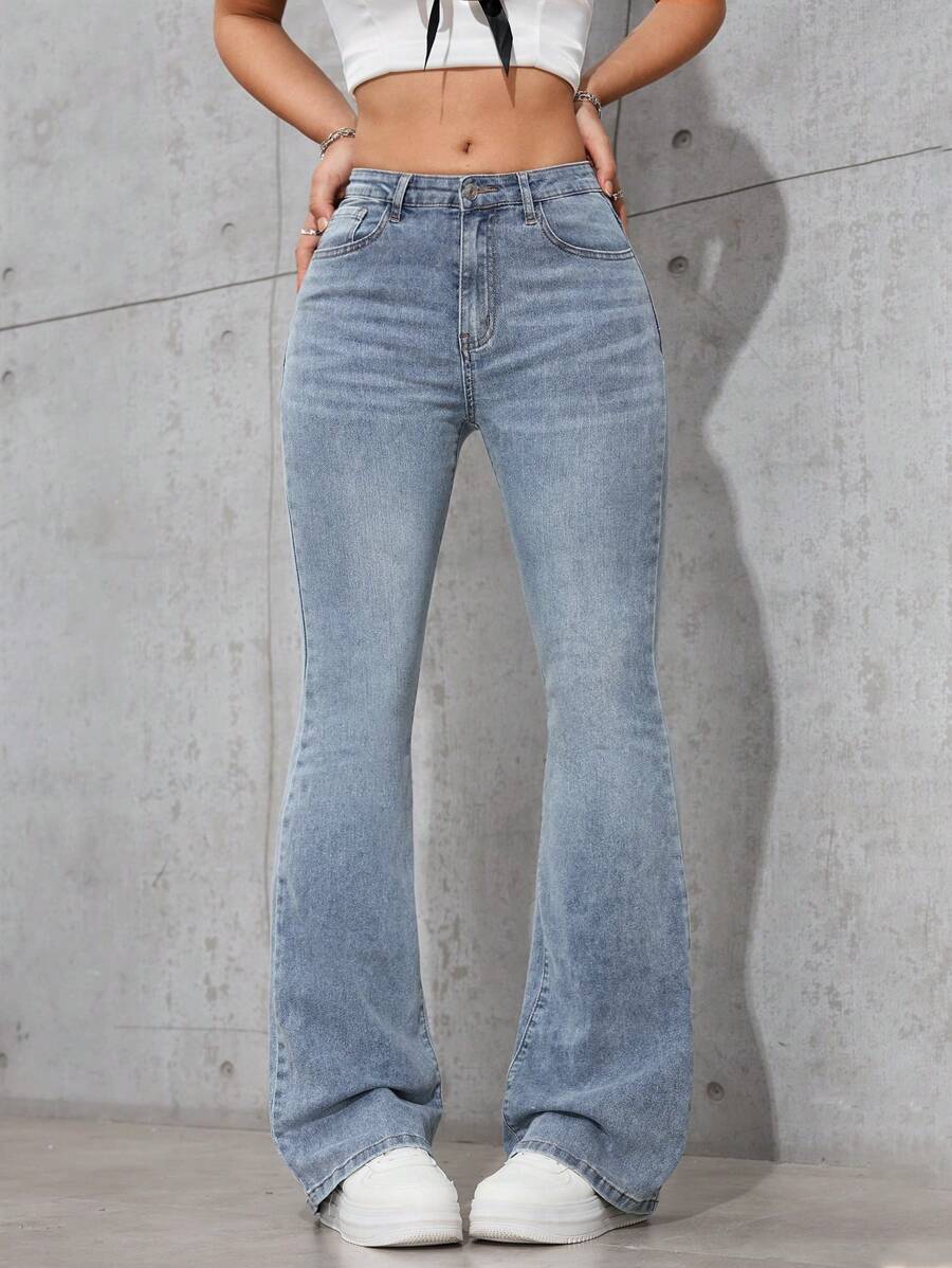 SHEIN Frenchy 女式口袋喇叭休闲百搭牛仔裤 - 中等水洗藍 - 查看 1