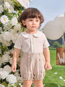 SHEIN Leap Crew 2 piezas Conjunto elegante de niño pequeño de color albaricoque para pajecillo y portador de anillo, incluye Top de manga corta con cuello con ribete de cinta y shorts de cintura elástica, adecuado para fiesta de cumpleaños, bautizo, 1er cumpleaños, fiesta de noche, actuación, boda y otras ocasiones - Albaricoque - Ver 4