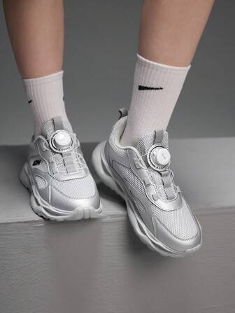 Vate 女式纯色网眼透气时尚纽扣运动鞋，适合夏季秋季穿着