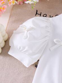 SHEIN Young Girl Knitted Short Sleeve Puff Sleeve Top With Pearl Bow Design, Fashion T-Shirt, Denim Shorts, White Mesh Floral Trim, Stylish Summer Outfit