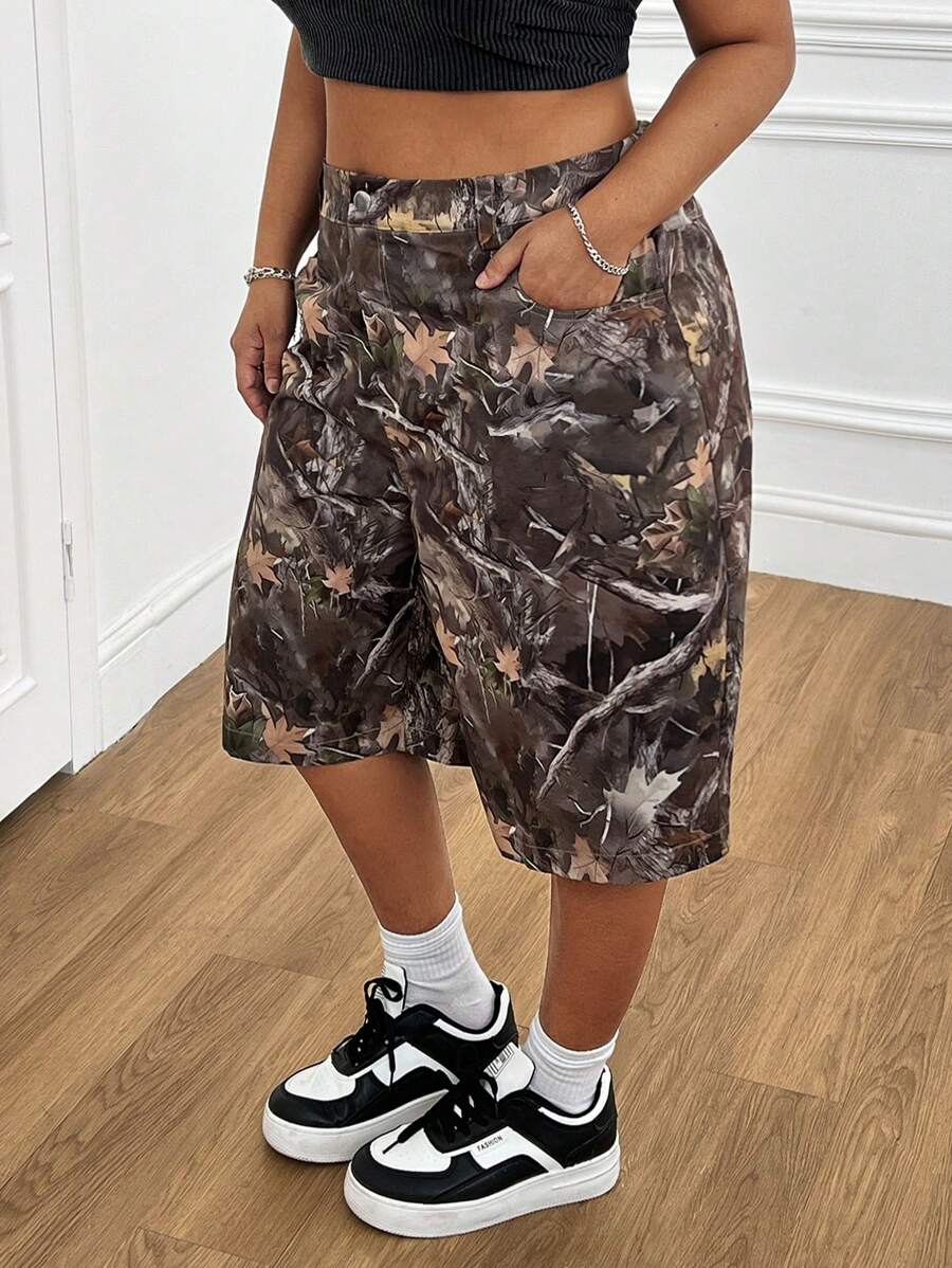 SHEIN EZwear 大码春叶印花百慕大短裤