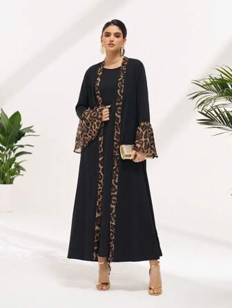 Al Najma Ensemble robe et veste minimaliste à manches longues et blocs de couleurs, tenue arabe modeste pour femmes