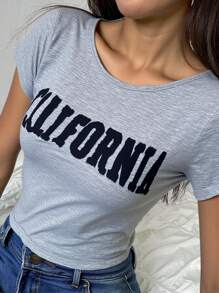 SHEIN Áo thun nữ tuổi teen mùa xuân hè màu xám cổ tròn, chất liệu dệt kim, kiểu dáng thể thao năng động, màu trơn, in chữ BM màu xanh dương nổi bật, tay ngắn, phong cách thời trang đường phố, thể thao, thoải mái, thường ngày, mùa hè. - Màu Xám nhạt - Xem 5