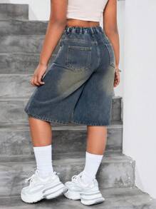 SHEIN Quần short Bermuda denim màu xanh dương dáng rộng, cạp chun bất đối xứng, phong cách Y2K thời thượng dành cho bé gái tuổi teen, thích hợp cho phong cách đường phố. - Rửa trung bình - Xem 2