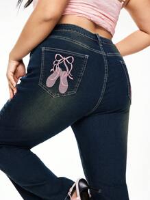 ROMWE Kawaii Plus Size Butterfly Embroidered Denim Jeans - Blue - View 9