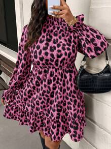 SHEIN Frenchy Vestido de mujer talla grande con cuello alto, manga larga y estampado de leopardo para otoño/invierno. Vestido con manga farol, volantes en el bajo y cinturón, estampado de leopardo