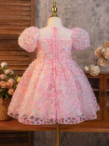 SHEIN Glamorique Kids 年轻女孩优雅 3D 刺绣泡泡袖夏季派对连衣裙，适合日常穿着、派对和聚会，传达优雅、纯真和可爱的氛围 - 粉色 - 查看 2