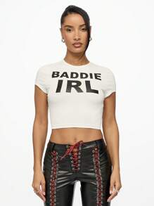 SUMWON WOMEN BADDIE IRL 短款上衣婴儿 T 恤街头风格修身短袖图案 T 恤都市时尚个性上衣节日音乐会派对夜店夏季春季 - 白色 - 查看 1