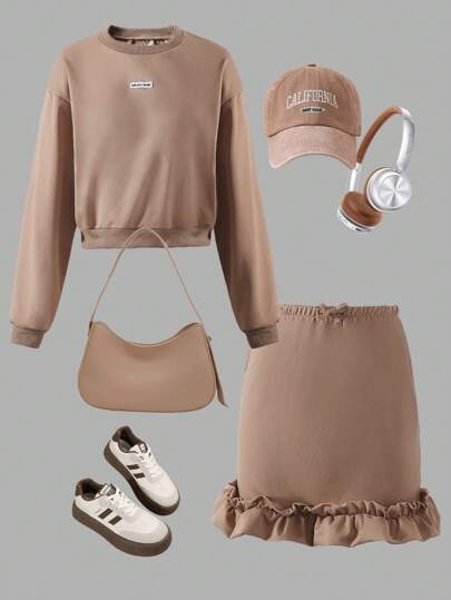 SHEIN Bộ 2 món dành cho nữ tuổi teen, gồm áo sweatshirt tay dài cổ tròn, vai rớt, dáng rộng, in chữ và chân váy ngắn màu trơn có dây rút, viền bèo nhún, thích hợp cho mùa xuân và mùa thu.