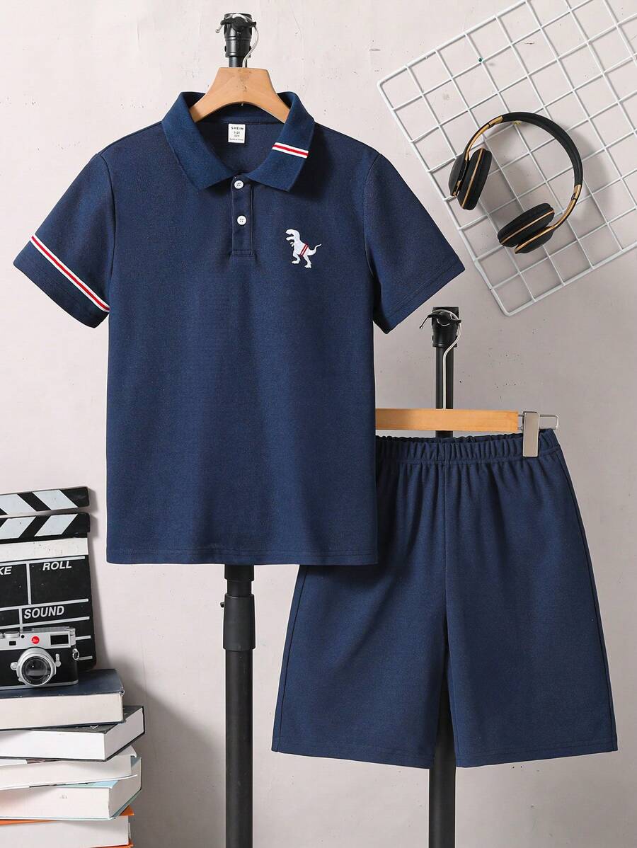 SHEIN 2 件/套大童恐龙卡通印花休闲 T 恤和运动短裤套装 - 藏蓝色 - 查看 1