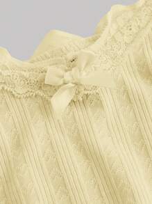 SHEIN MOD Süßes einfarbiges Camisole-Top mit plissierter Spitzen-Patchwork-Schleife, Trägerhemd, Herbst, Schleifenoberteil, süßes Schuloberteil, Rückkehr zur Schule Oberteil