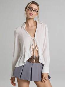 Easelle Witte geweven damesblouse met lange mouwen en ruches aan de voorkant