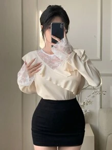 DAZY 女士蕾丝拼布荷叶边下摆长袖休闲衬衫，秋季女装 - 杏色 - 查看 4