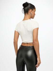 SUMWON WOMEN BADDIE IRL 短款上衣婴儿 T 恤街头风格修身短袖图案 T 恤都市时尚个性上衣节日音乐会派对夜店夏季春季 - 白色 - 查看 2