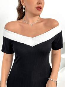 SHEIN Privé Plus Size Elegant Commuting Office Sophisticated Vacation Refined Afternoon Tea Slightly Sexy Date Music Party INS Fashionable Vintage Academic Seaside Photo Shoot Outfit Spring Summer Graceful Minimalist Comfortable Black White Contrast Ribbed Off Shoulder Bodycon Jacquard Mesh Short Sleeve Contrast Collar T-Shirt