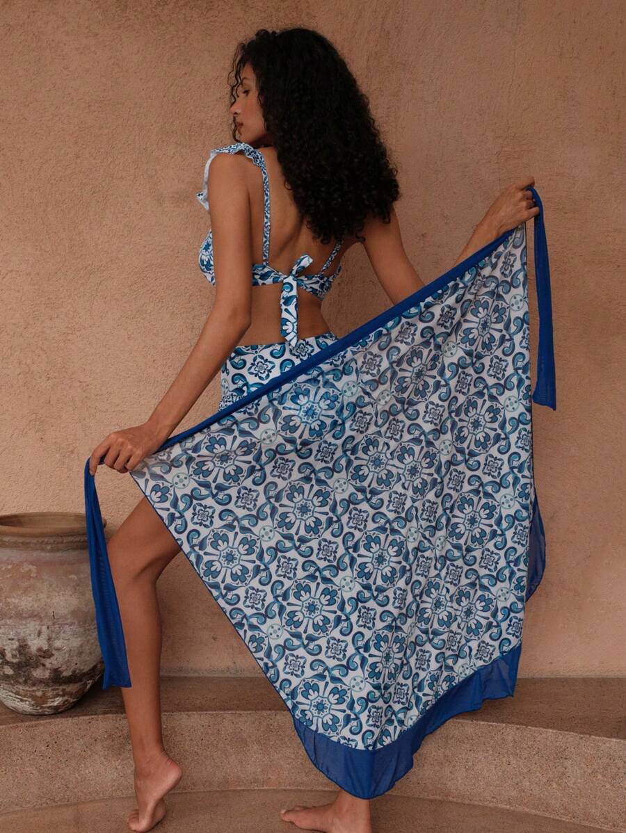 SHEIN Swim Oasis 3 件套女士针织泳衣，带荷叶边细肩带露背上衣、随机印花高腰下装和随机印花沙滩裙，春假 - 藍白色 - 查看 1