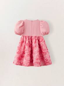 SHEIN Gaun Pesta Anak Perempuan Motif Bunga Mawar 3D dengan Pita Besar dan Renda Warna Pink, Cocok untuk Acara Khusus dan Pernikahan. - Berwarna merah muda - View 2