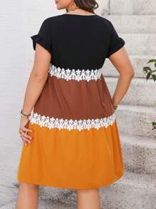 SHEIN LUNE Plus Size Women's Round Neck Contrast Lace Trim Ruffle Sleeve Loose Casual Smock Short Dress For Summer - Multicolor - View 2