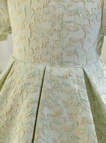 SHEIN Glamorique Kids Elegantes Sommerkleid im Partystil für Kleine Mädchen, mit Puffärmeln aus Jacquard-Gewebe, geeignet für den täglichen Gebrauch, Partys und Treffen, um die raffinierte und luxuriöse Eleganz von Mädchen zur Geltung zu bringen