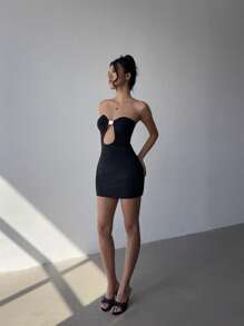 Aloruh Women's Young Girl Hottie Y2K Date Casual Daily Simple Solid Color Knitted Mini Dress Concert Music Festival Seaside Vacation Dinner Date Valentine's Day Sexy Hollow Black Love Metal Buckle Decorated Short Tube Top Dress Short Bodycon Dress,Suitable For Spring And Summer