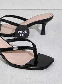 SHUZIA 宽版女式方头小猫跟系带丁字裤亮面漆皮黑色凉鞋 - 加大码舒适、别致、潮流