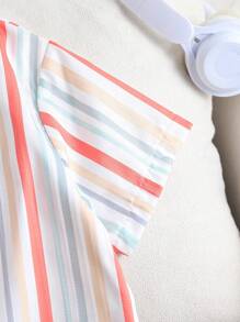 SHEIN Conjunto de 2 piezas con top de manga corta a rayas y shorts de color liso para niño pequeño - Multicolor - Ver 5