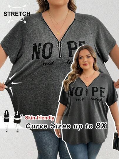 SHEIN CURVE+ 大码灰色印花字母 V 领短袖 T 恤（半拉链）