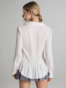 Easelle Witte geweven damesblouse met lange mouwen en ruches aan de voorkant